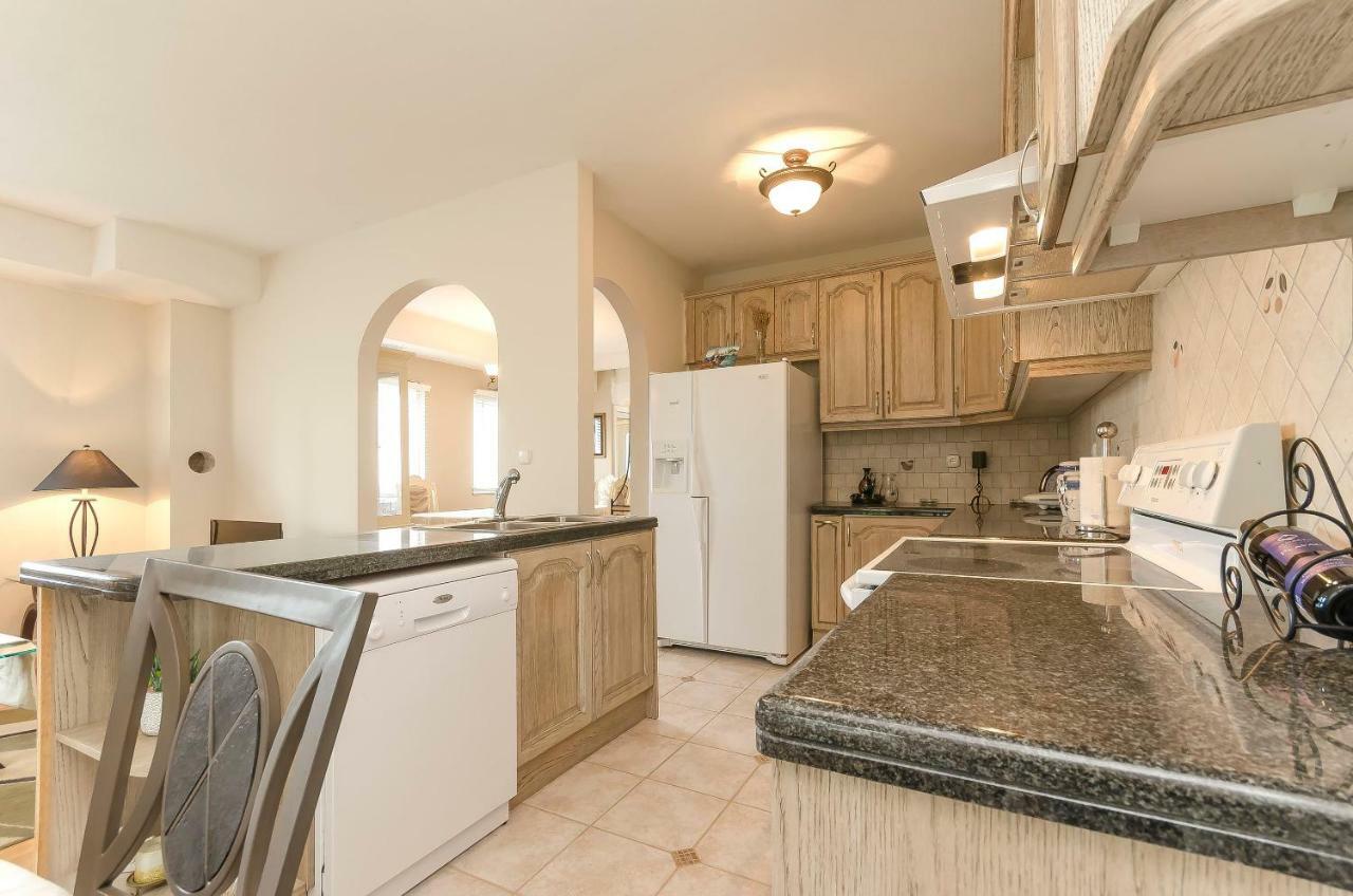 Apartment Canada Dream Vacation Srima Eksteriør bilde