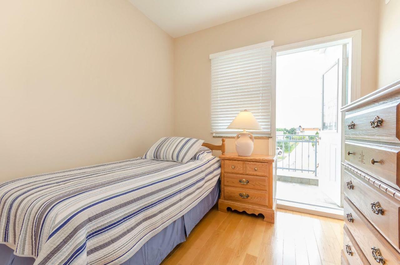 Apartment Canada Dream Vacation Srima Eksteriør bilde