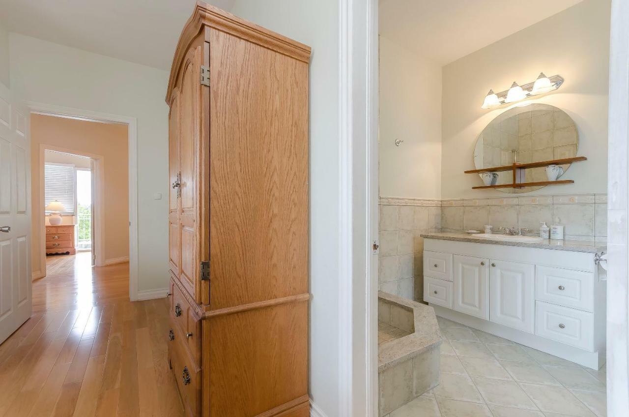 Apartment Canada Dream Vacation Srima Eksteriør bilde