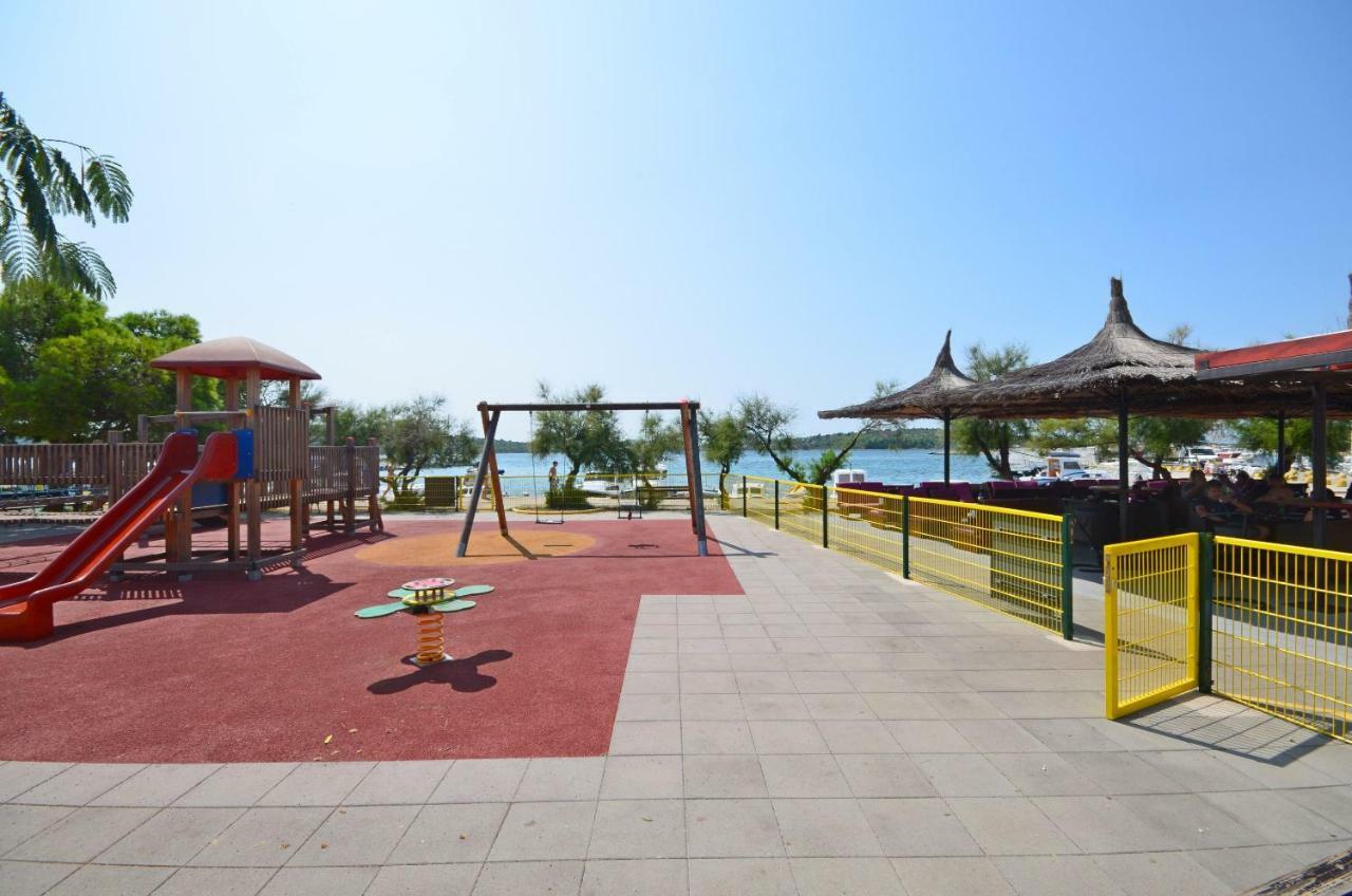 Apartment Canada Dream Vacation Srima Eksteriør bilde