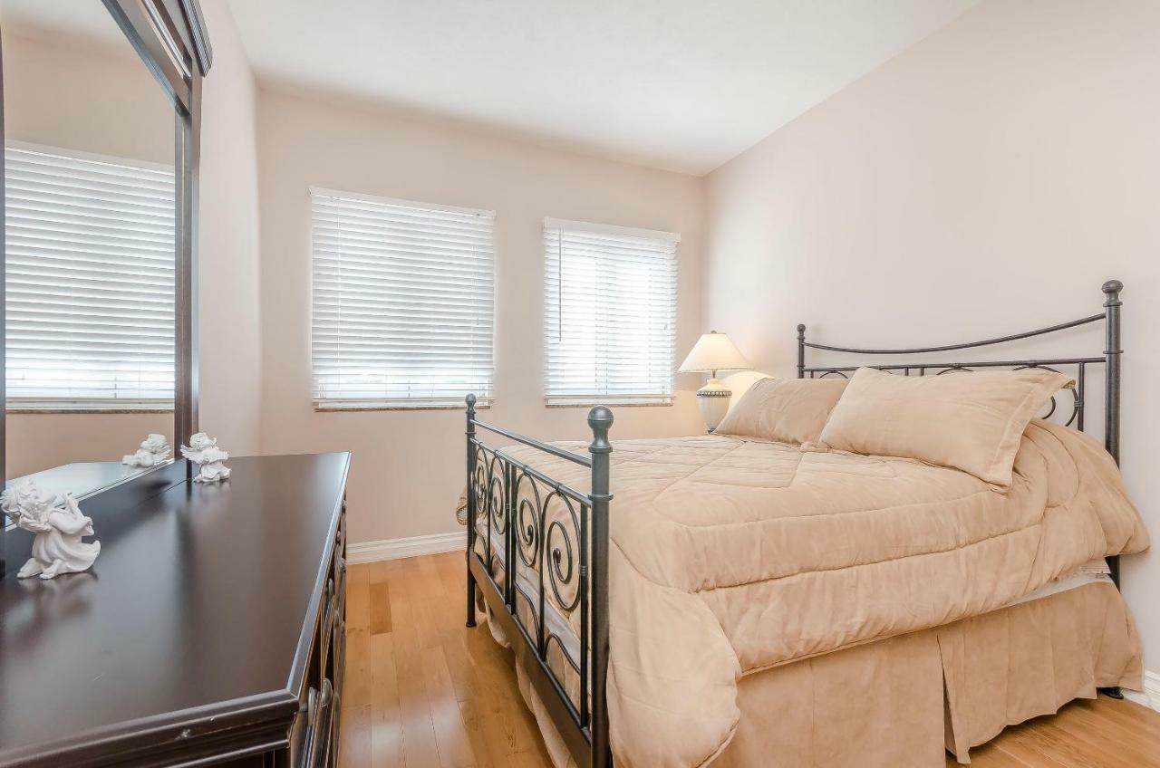 Apartment Canada Dream Vacation Srima Eksteriør bilde