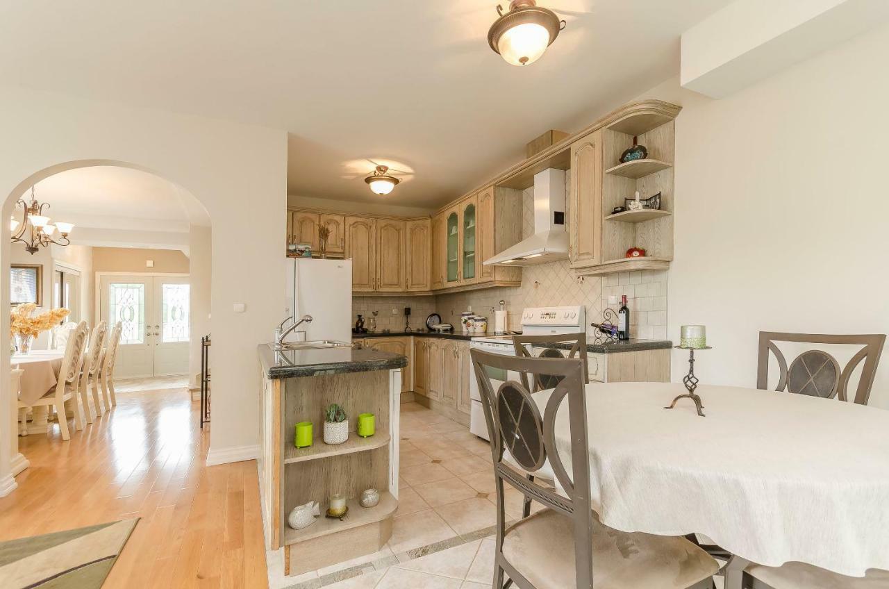 Apartment Canada Dream Vacation Srima Eksteriør bilde